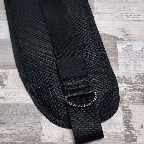 Nike Challenger Waist Fanny Pack Large 1 Liter Running Outdoor Mesh Back Black - Picture 8 of 10